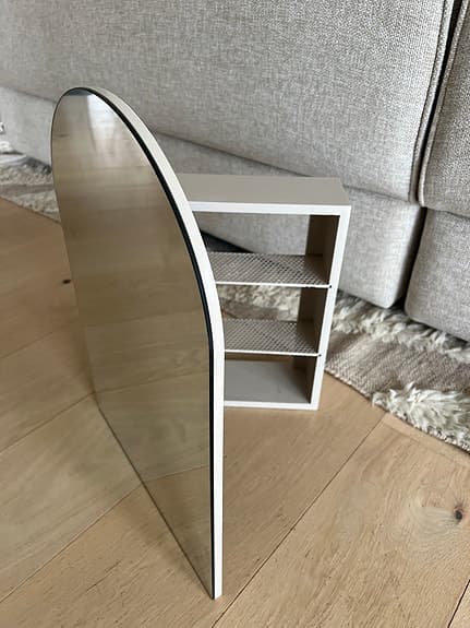 GRANIT sminkspegel med förvaring / hyllplan