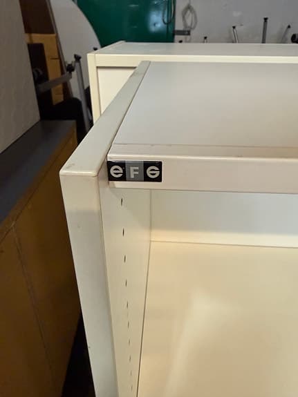 EFG Skåp med skjutdörrar