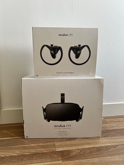 Oculus Rift VR-headset med handkontroller