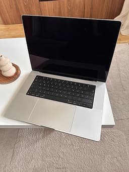 MacBook Pro 16” M2 Max