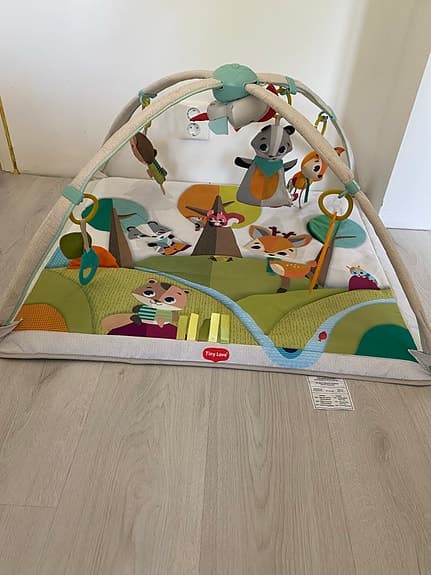 Babygym som spelar musik