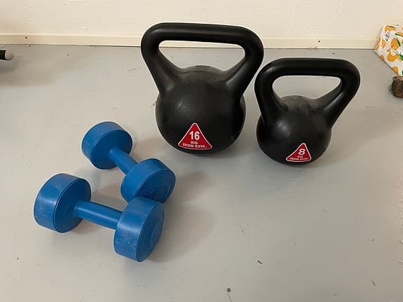 Iron Gym kettlebells 16 kg och 8 kg + dumbbells 5 kg