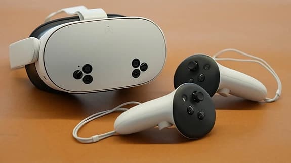 Meta Quest 3S med kontroller – sparsamt använd
