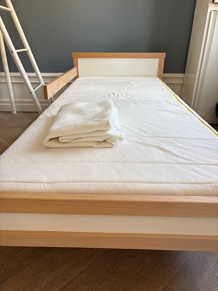 IKEA SNIGLAR juniorsäng med UNDERLIG madrass 70x160 cm