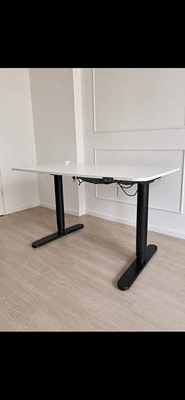 Elektrisk höj och sänkbart skrivbord