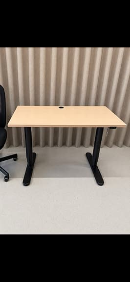 Elektrisk höj och sänkbart skrivbord