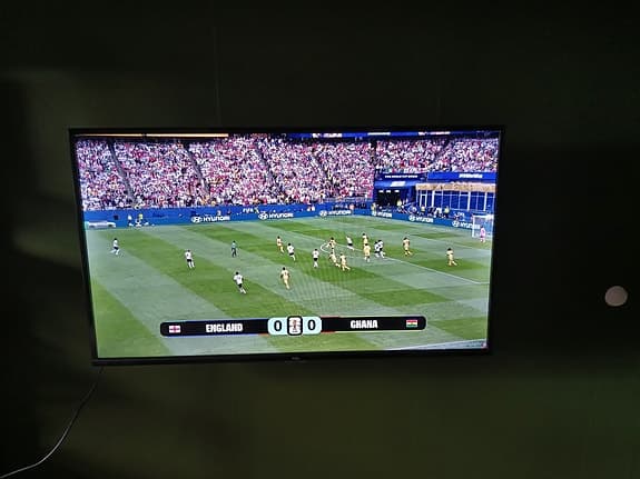 TCL TV med väggfäste 39"
