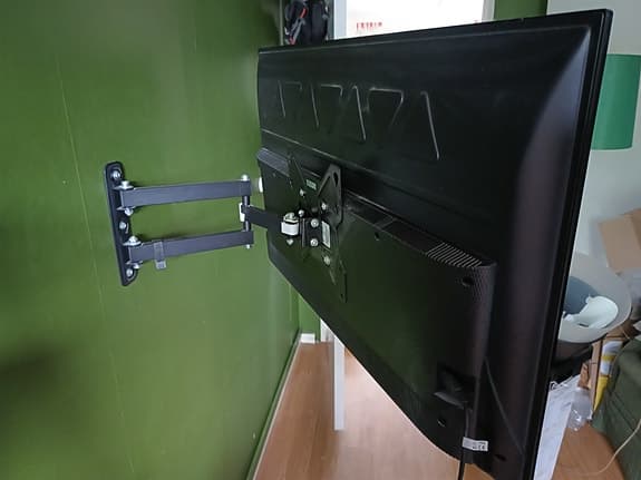 TCL TV med väggfäste 39"