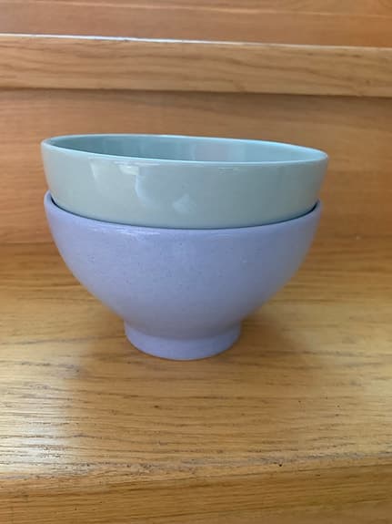 Olika porslin och glas