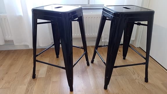 2 Svarta Metall Pallar / Svarta Bar Stolar