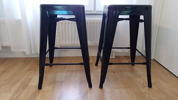 2 Svarta Metall Pallar / Svarta Bar Stolar