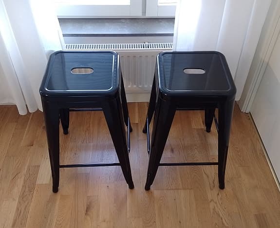 2 Svarta Metall Pallar / Svarta Bar Stolar
