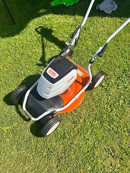 Stihl batterigräsklippare med laddare