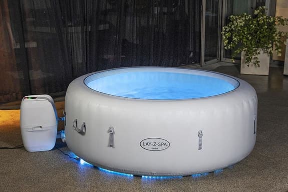 Spa / bubbelpool 40 °C året runt, fint skick