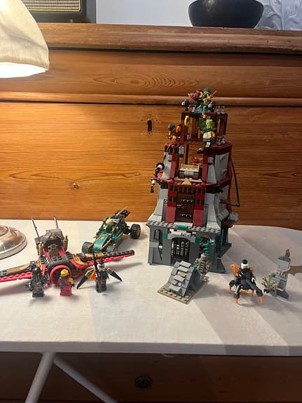 LEGO Ninjago The Lighthouse Siege 70594, några extra sets med