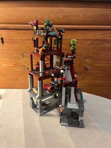 LEGO Ninjago The Lighthouse Siege 70594, några extra sets med
