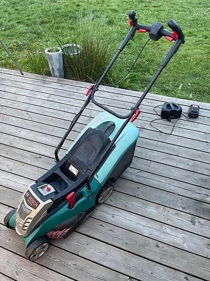 Bosch Rotak batterigräsklippare grön