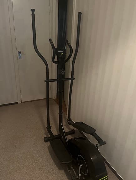 Titan Life crosstrainer svart med display