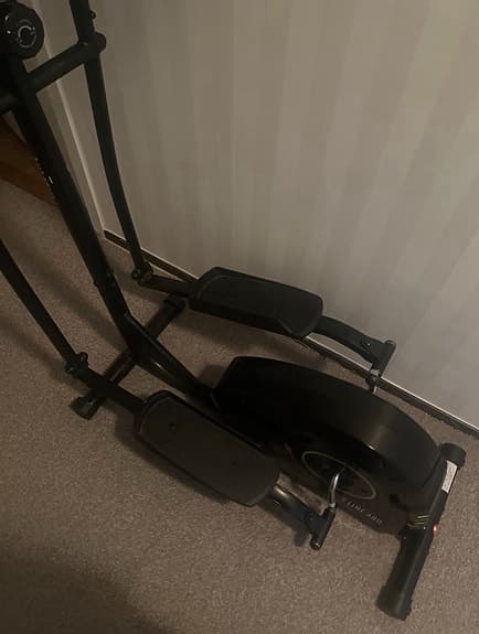 Titan Life crosstrainer svart med display