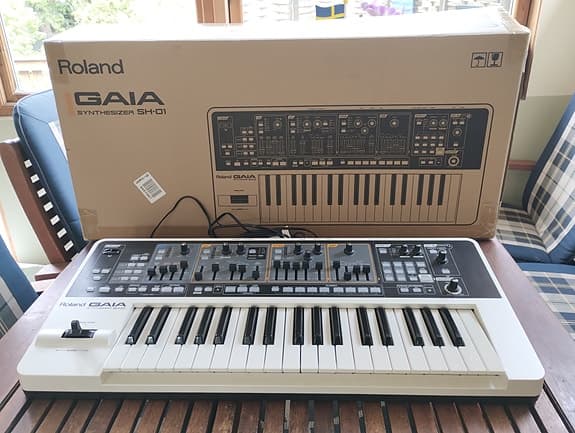 Roland SH-01 Gaia
