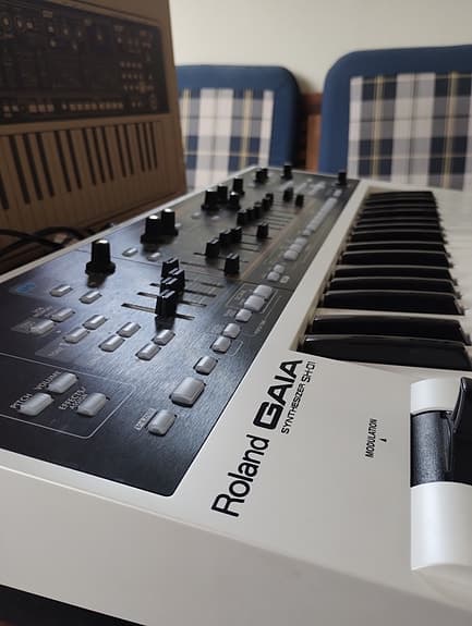 Roland SH-01 Gaia