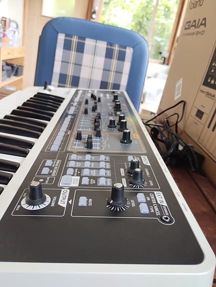 Roland SH-01 Gaia