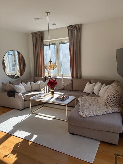 Beige soffa från EM Möbler med Cosy corner - nyskick