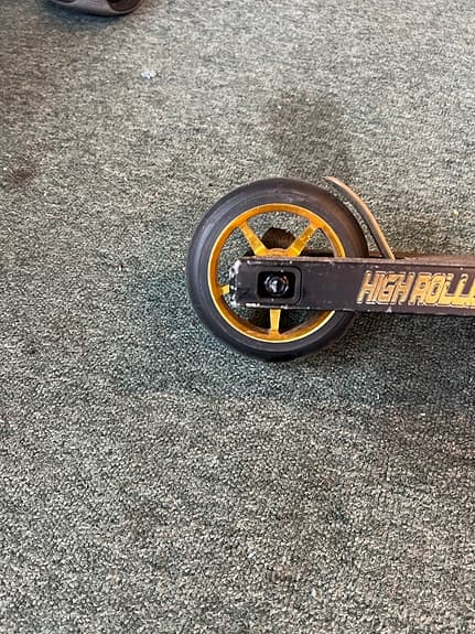 High Roller sparkcykel svart/guld