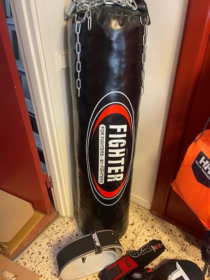 Komplett kampsports-/MMA-paket – sandsäck, Aqua Bag, handskar, mittsar m.m.