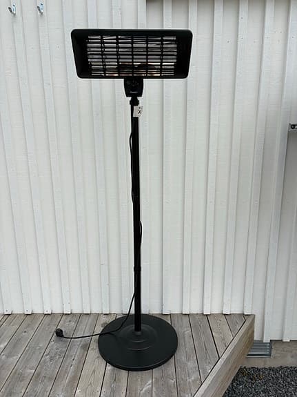 Terrassvärmare på fot svart