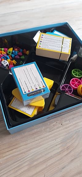 Trivial Pursuit Familjeutgåva sällskapsspel i nyskick