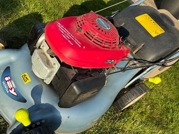 Honda bensindriven gräsklippare med stor uppsamlare