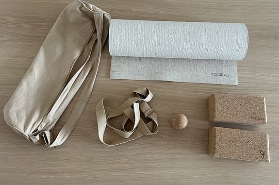 Yogamatta med block, band och boll beige/vit