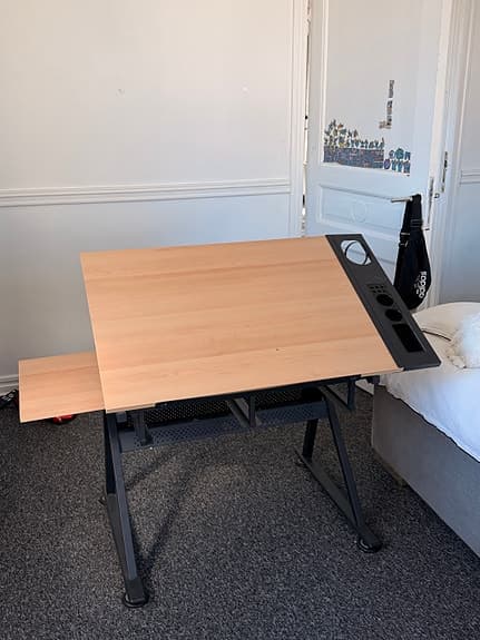 Justerbart ritbord / skrivbord med smart förvaring