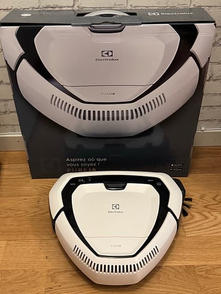 En Electrolux Pure i8 robotdammsugare i nyskick! (Nypris 5400kr) orginal låda.