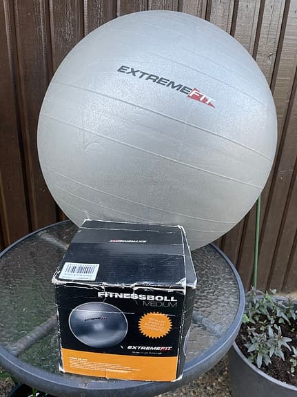 Fitnessboll med träningsmatta