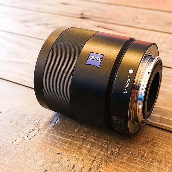 Sony Carl Zeiss Sonnar SEL24mm f/1.8 ZA T Sony E‑mount, m tillbehör