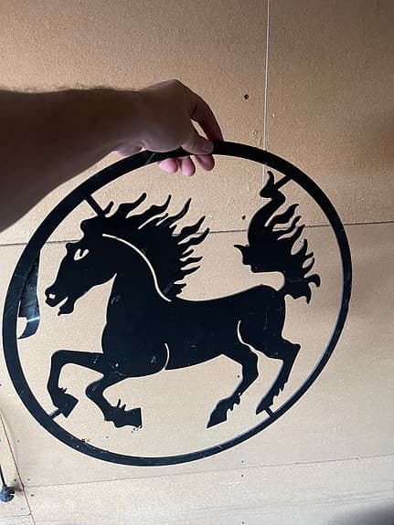 väggdekoration häst i metall