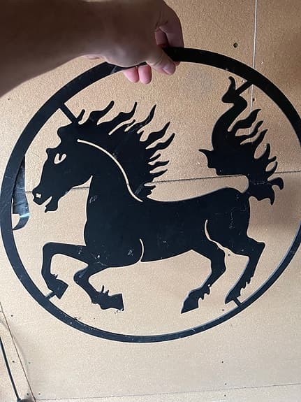 väggdekoration häst i metall