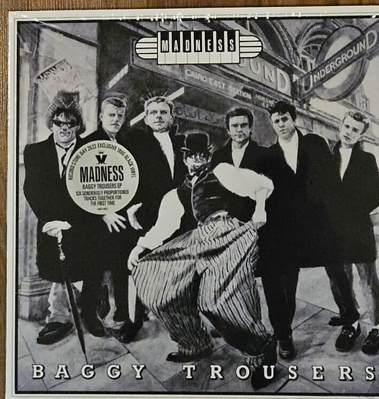 MADNESS Ep Ny + 7" Single begagnad som ett paket.