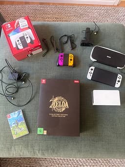 Nintendo Switch OLED, 2 kontroller, Zelda botw och totk-collectors edition