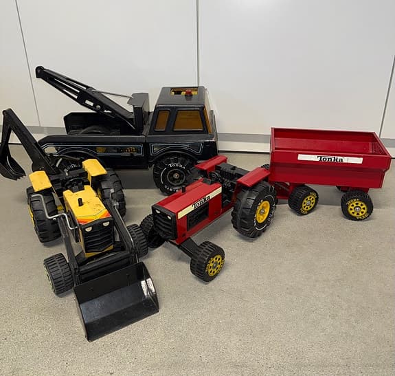 Tonka leksaksfordon traktor släp grävmaskin lastbil