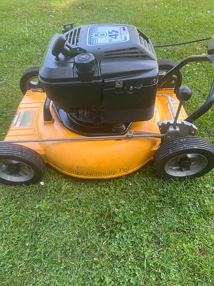 Gräsklippare Stiga med Husqvarna 4,5-motor och aluminiumkoppa