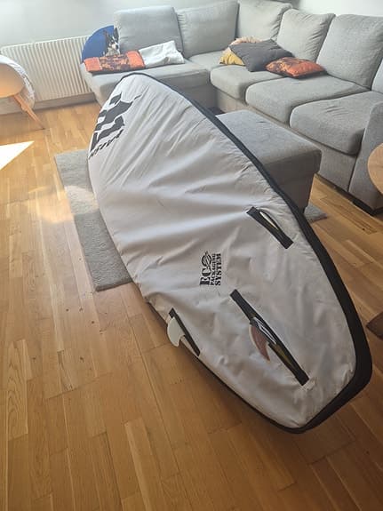 Naish Mana 9'5 SUP – Komplett paket med Quickblade-paddel och väska