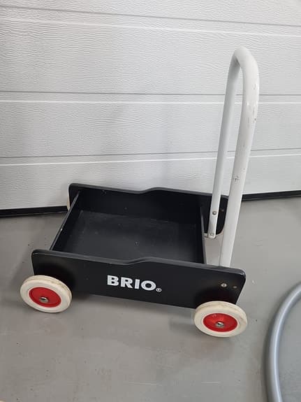 BRIO gåvagn svart
