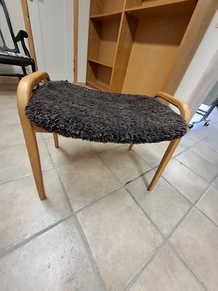 Lamino pall – Yngve Ekström – Fårskinn