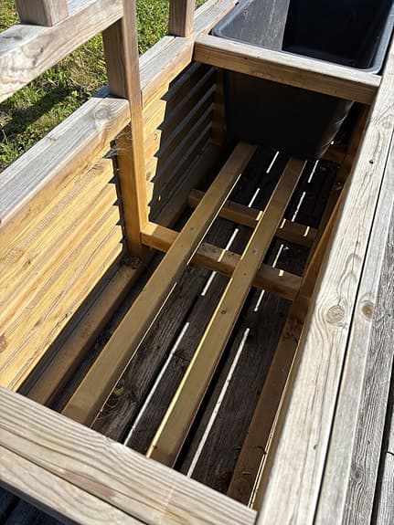 Odlingslåda i trä med spaljé