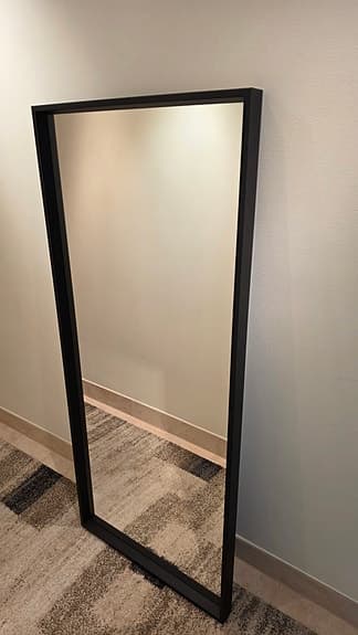 Svart spegel IKEA Nissedal