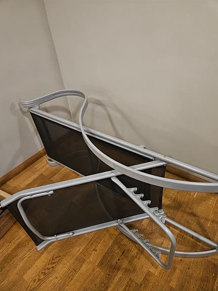 Solstol svart med grå metallram