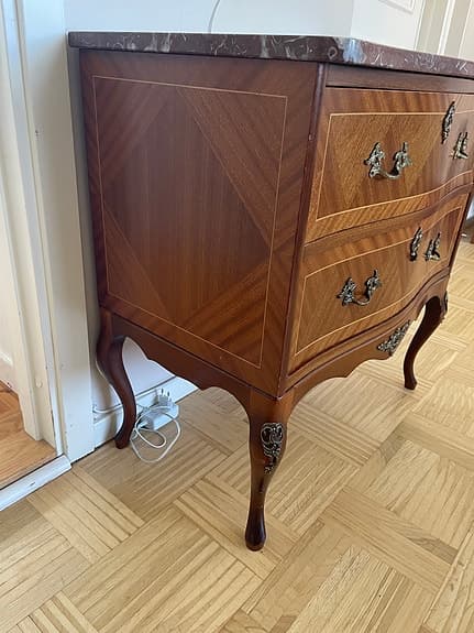 Byrå antik stil